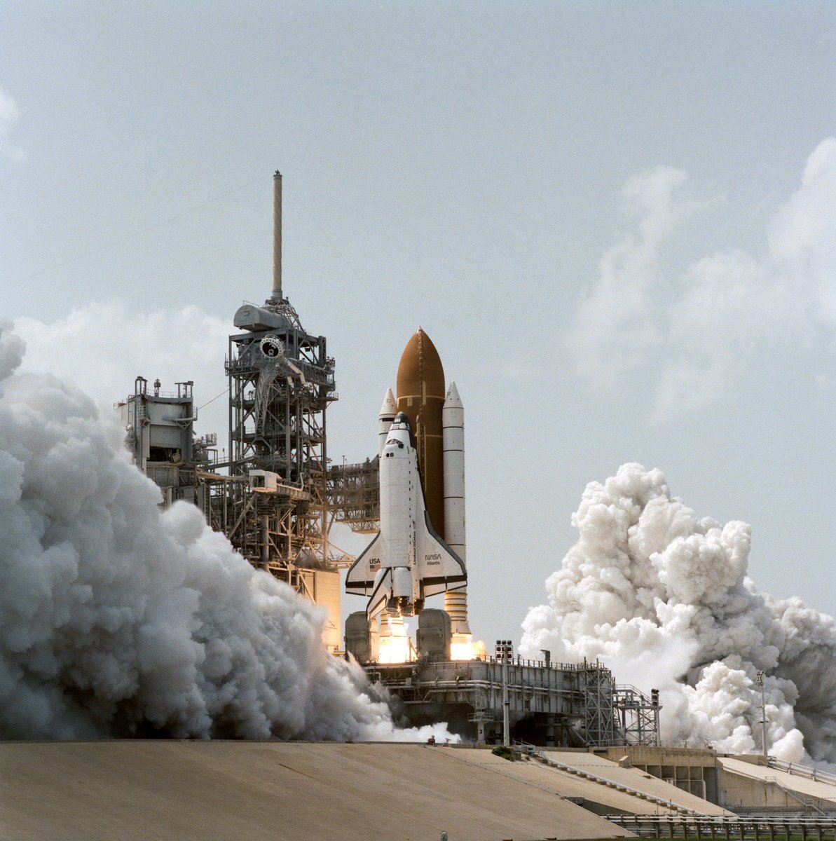 30 years ago today, Space Shuttle Atlantis launched on the United States' 100th human spaceflight. STS-71 was the first mission to complete space shuttle-Mir docking.