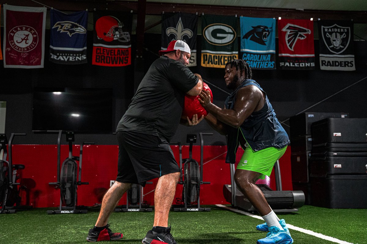Velocity_FB's tweet photo. Offseason NFL Training with Seattle @Seahawks OG @C_Haynes70 who has had an awesome week!  Position work/performance/nutrition/yoga/recovery/film review and more!  Christain is locked in for this Fall!  #VFAM @Velocity_LS 

#NFL #Offseason #Seatatthetable #Trenches #OL4Life #OLPride #OLdoingOLthings @hawkmania4 @seahawksPR @seattlen21