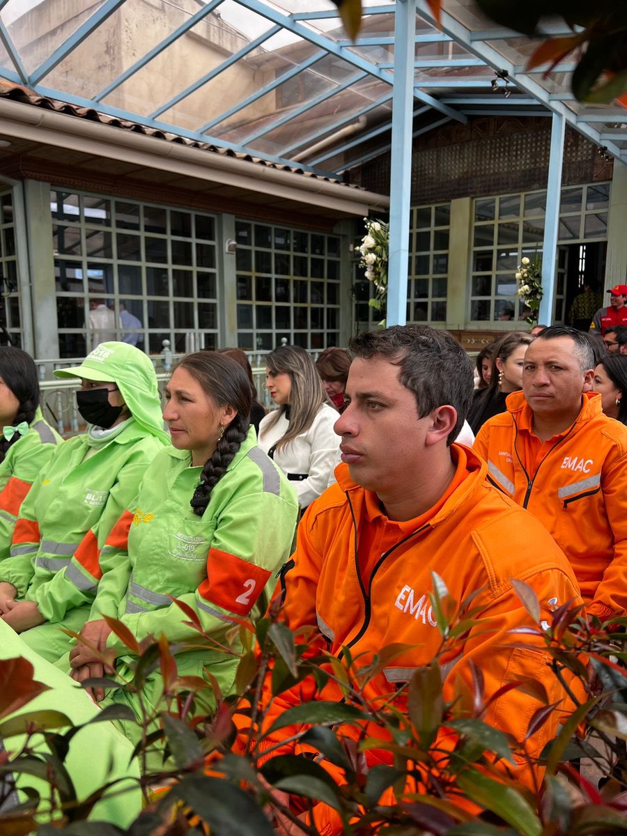 emac_ep's tweet photo. 🌱 ¡Rendimos cuentas con resultados!

La EMAC EP presentó su #RendiciónDeCuentas2024 destacando una gestión ambiental innovadora, participativa y sostenible.

✅ Más de 9.900 toneladas de residuos orgánicos tratadas
✅ 211.000 especies vegetales sembradas
✅ USD 9 millones en cooperación internacional
✅ 91,4% de cobertura en recolección de residuos
✅ Plan estratégico ambiental hasta 2053 aprobado

¡Seguimos construyendo una Cuenca más limpia, verde y consciente! 💚♻️

#AmorPorCuenca ❤️💛
