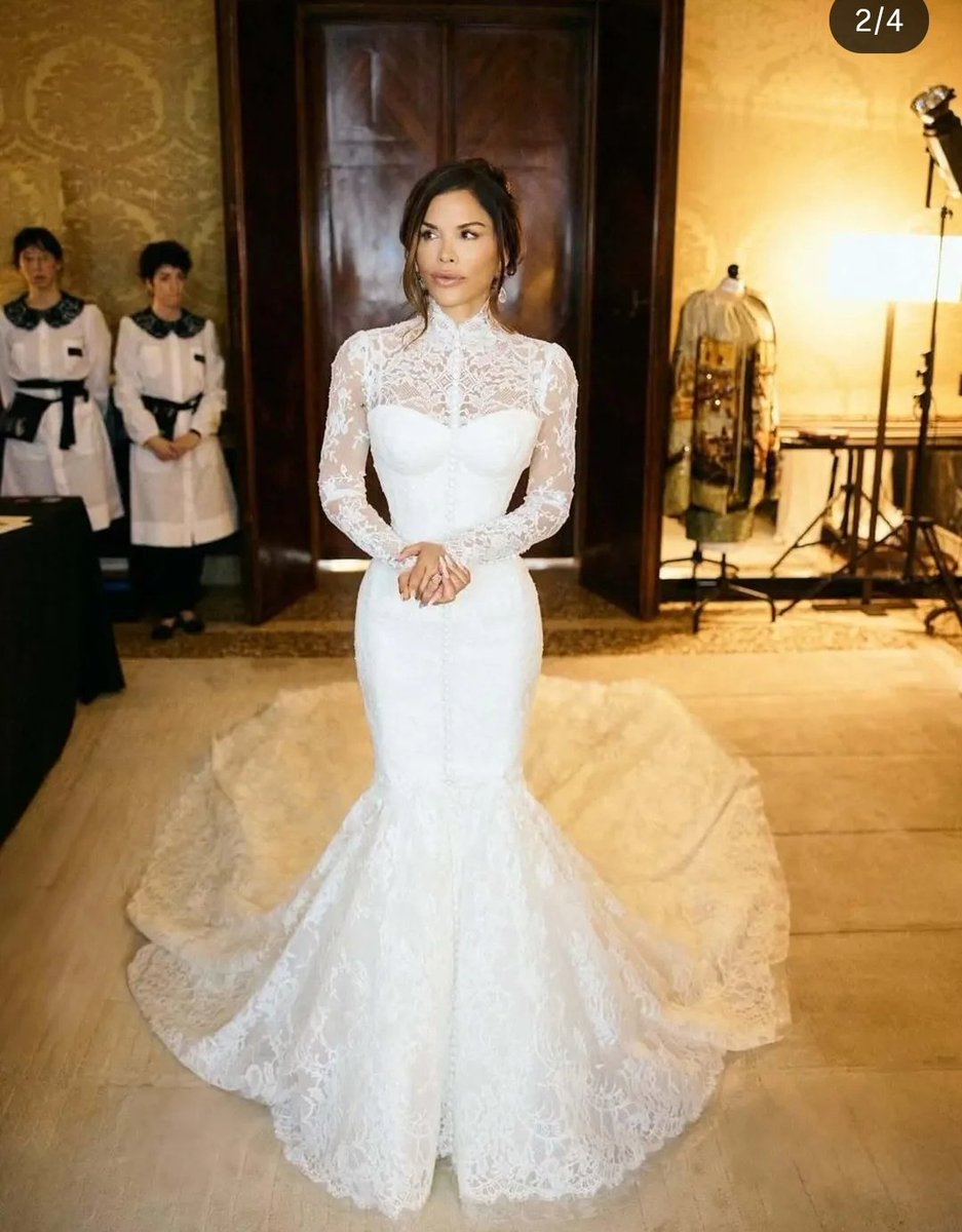 MariaMo32975161's tweet image. Barbi changes costumes! Preferred earlier version. Middle East on fire but Gates and Bezos and Ivanka and Oprah jumped on board the pleasure cruise in fake Venice! Baltimore still no bridge. #bezossanchezwedding #Zionists #Antoinette