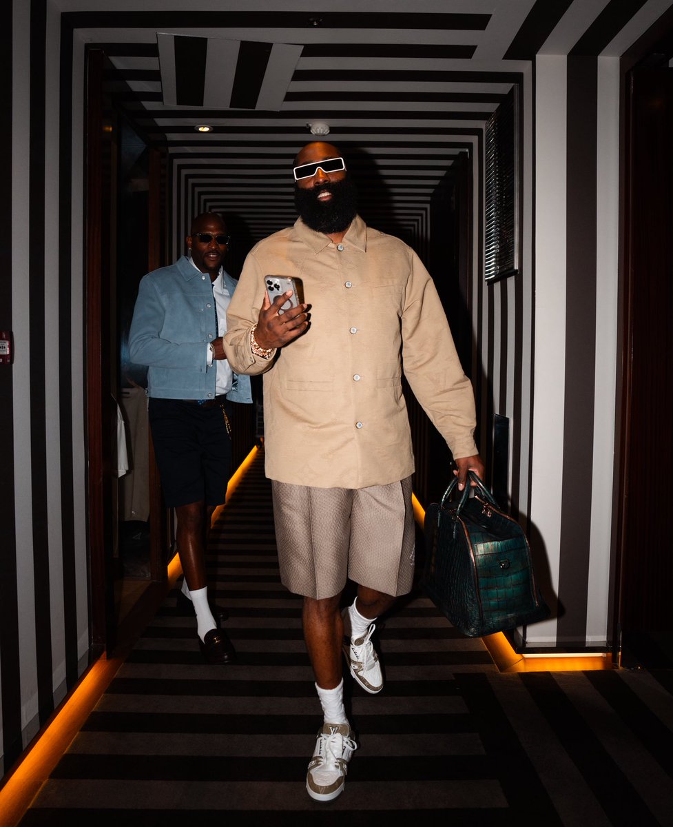 JHarden13's tweet image. Paris Fashion Week, I went all Luther V I feel like Vandross #Uno