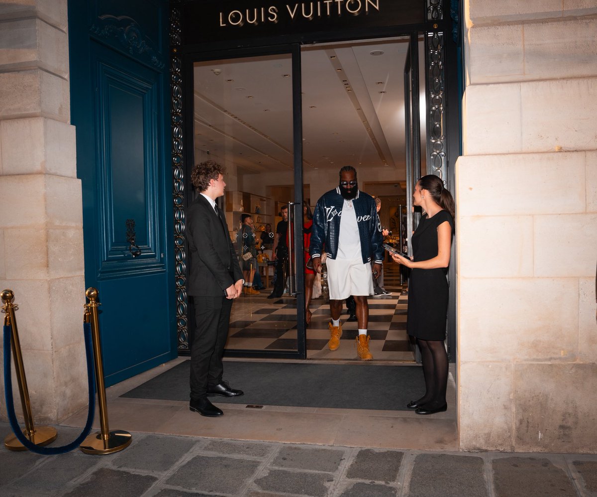 JHarden13's tweet image. Paris Fashion Week, I went all Luther V I feel like Vandross #Uno