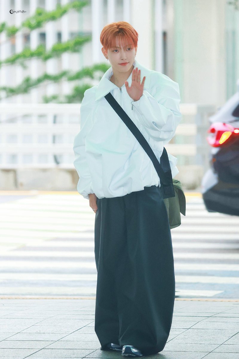 i have no words JUST LOOK AT HIM.