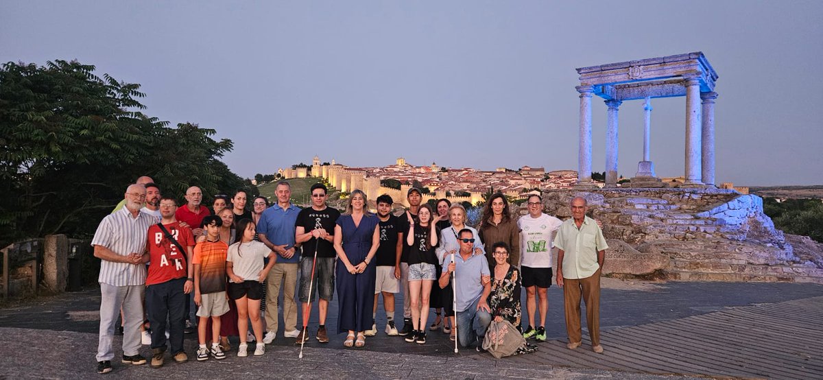 Ávila se ilumina con motivo del Día Internacional de las personas Sordociegas.
Agradecemos al <a href="/avilagob_es/">Ayuntamiento de Avila</a> que siempre está con nuestro colectivo en la celebración de un día tan importante para nosotros
<a href="/FASOCIDE/">FASOCIDE</a>
#DiaInternacionaldelasPersonasSordociegas
#personassordociegas