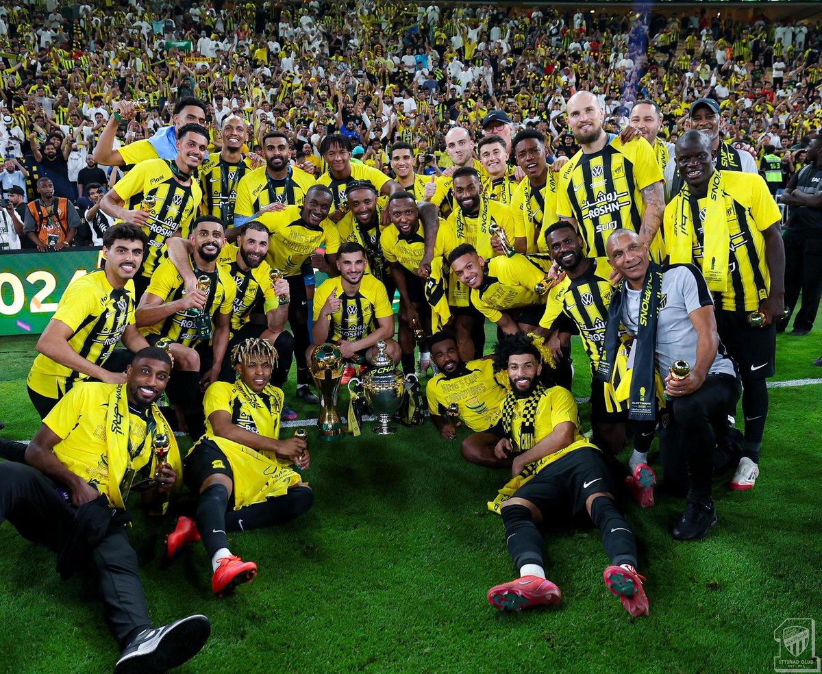 "إشتقت للي يخلي القلب ينبض بقوة... إشتقت لك يا اتحاد، يا فخر جدة."

إشتقنا للاتحاد 💛🖤😍