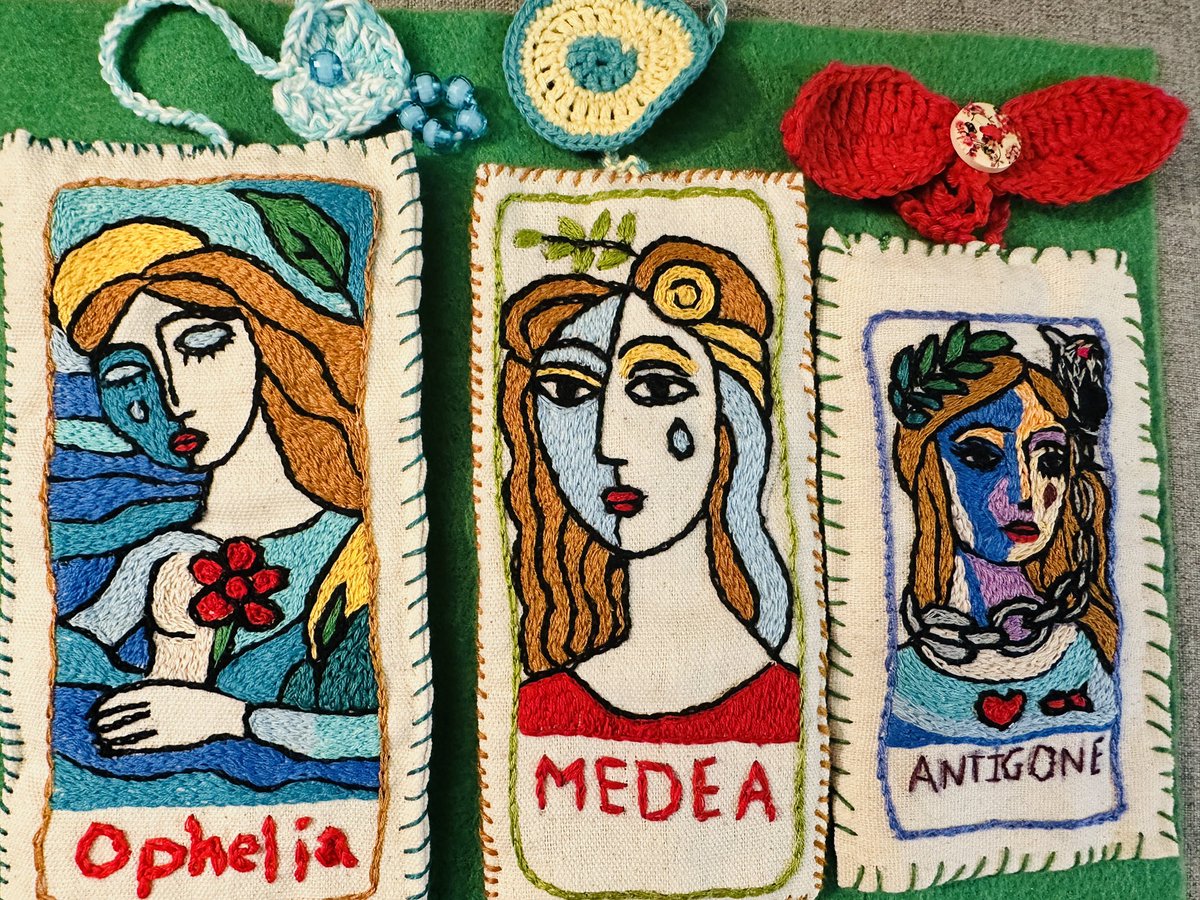 این بوک‌مارک‌ها رو تو روزهای جنگ دوختم…#ایران #مردم_ایران

I embroidered these bookmarks during the days of war.
#notowar #iran #peopleofiran