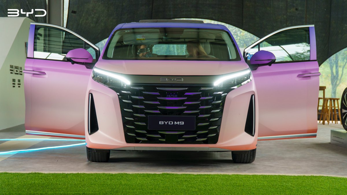 BYDCompany's tweet image. The BYD M9 has arrived in Mexico. Luxury meets tech. Comfort meets space. 

A new era of family travel begins—with our flagship new energy MPV.
