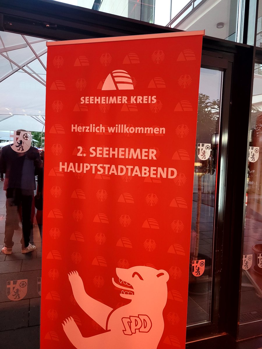 johannesdal's tweet photo. Hauptstadtabend! #Seeheim #Nurzugast https://t.co/qPeHhnrteE