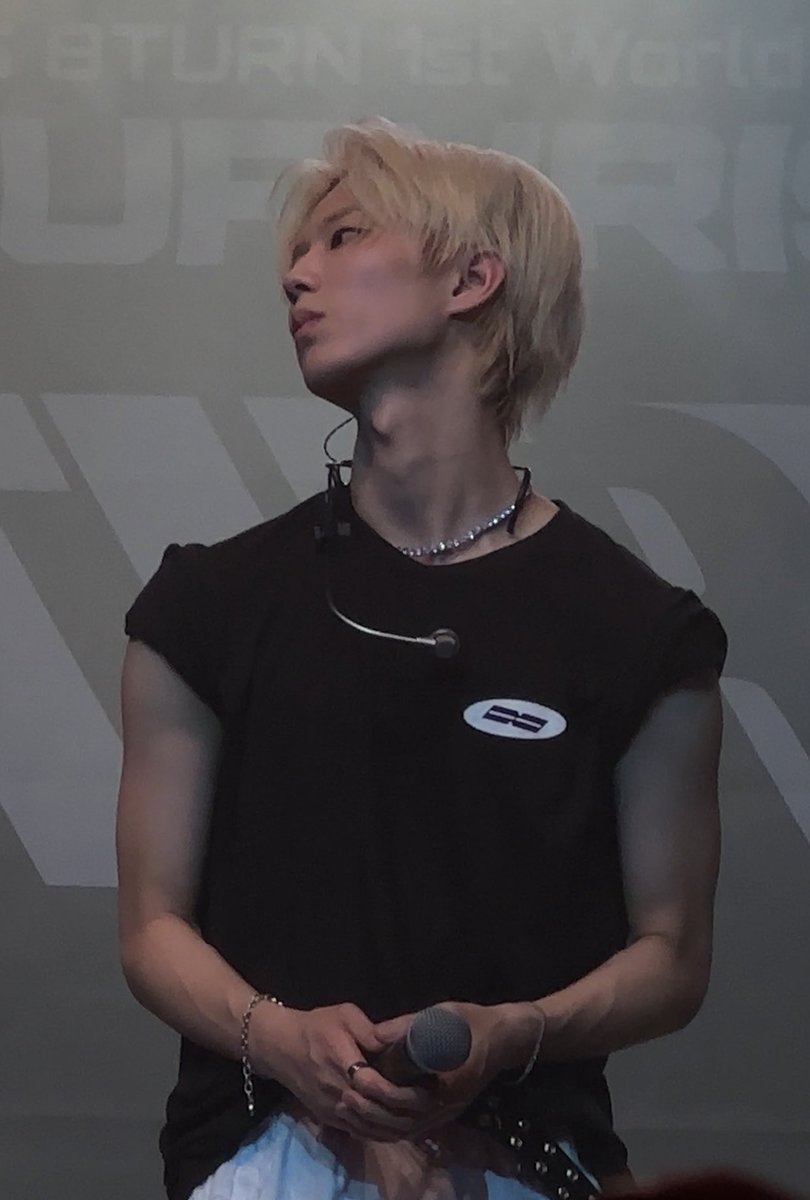 chacobbae's tweet photo. jesus christ 

#에잇턴 #8TURN #8TURNinEUROPE #8TURN_IN_HEL #8TURN_in_Helsinki #8TURNRISE #MINHO #민호 https://t.co/Y0OUGbKuOP