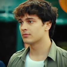 #ÇağatayUlusoy <a href="/cagatayulusoyy/">Çağatay Ulusoy</a>,,,Me pareceria cruel que un amor tan grande solo tenga un espacio limitado de tiempo para existir,porque te amo tanto que demostrartelo solo en esta vida no seria suficiente para mi ....