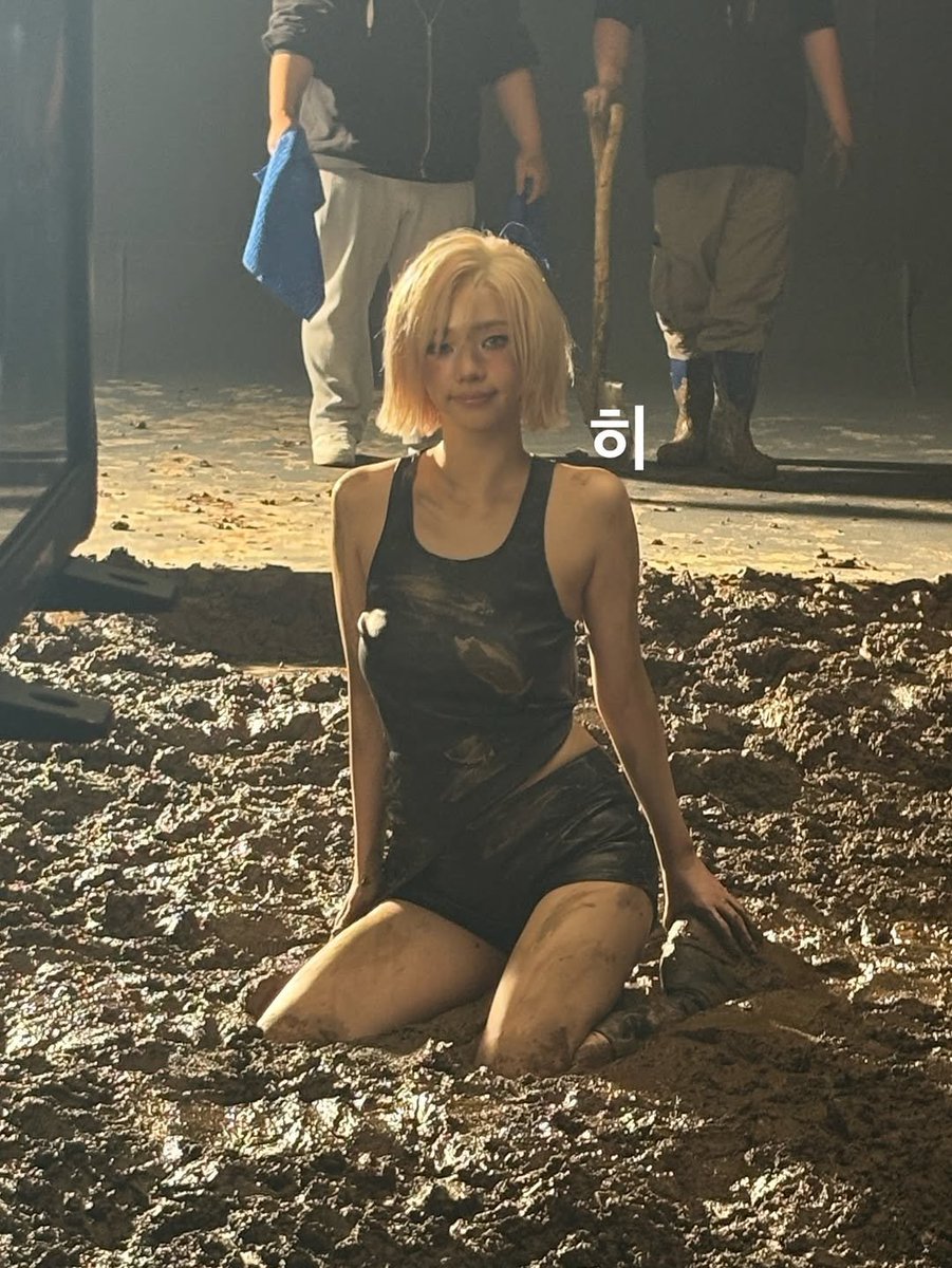 ฉากลุยโคลนทั้งบิดทั้งจิก ฆ่าได้ฆ่า แต่เบื้องหลังทำไมมันจ๋องงี้ แหะๆ ค่าได้ฆ่า 55555555555