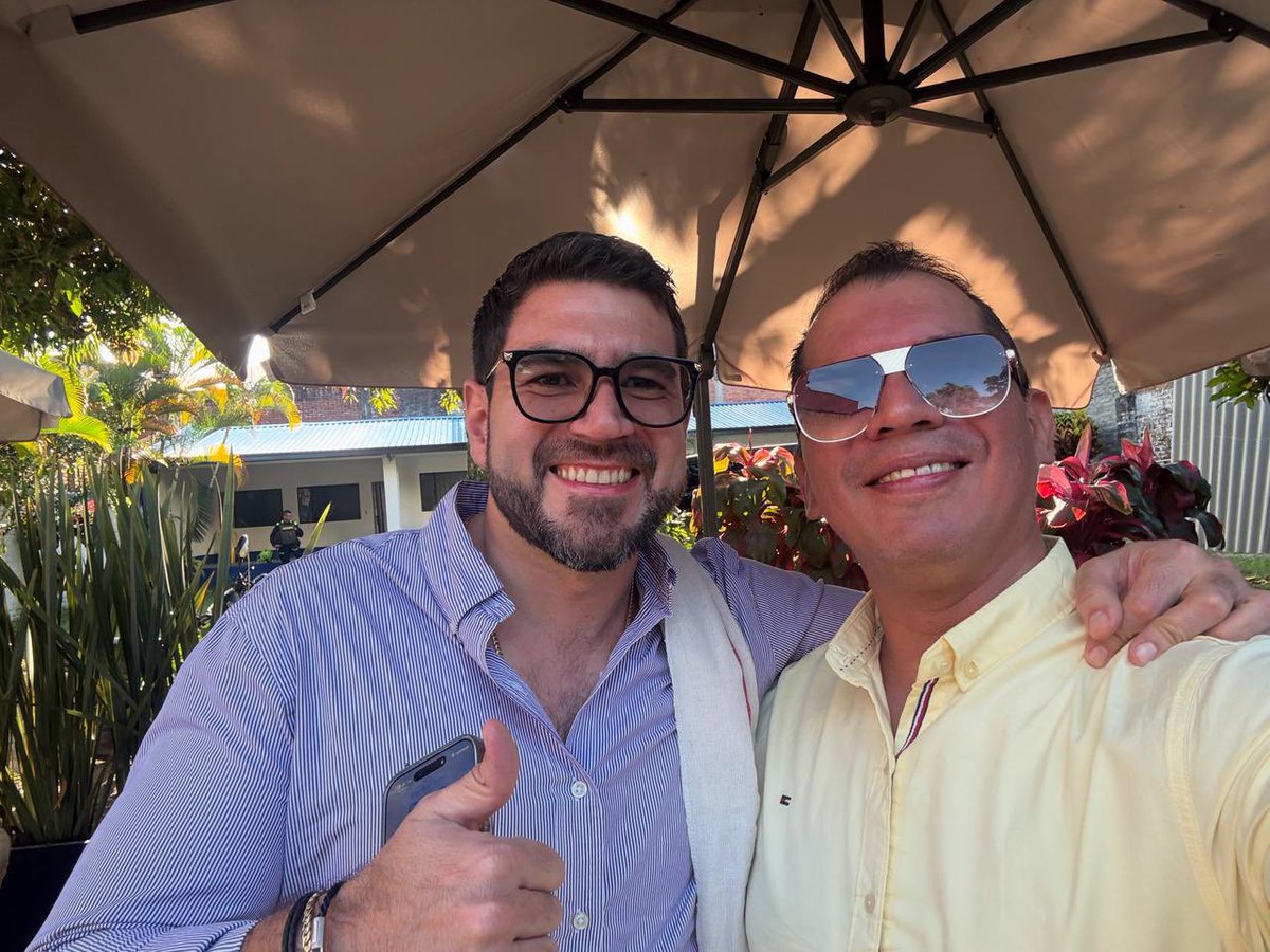 juanchowills's tweet photo. #IbaguéTolima Desde mi hermosa tierra, 🇨🇴reafirmando nuestro compromiso con mi departamento, comprometido firmemente con cada uno de los tolimenses que están dispuestos a construir país conmigo sin importar los posibles obstáculos. ¡GRACIAS #TOLIMA! https://t.co/6yE1Xe9wRK