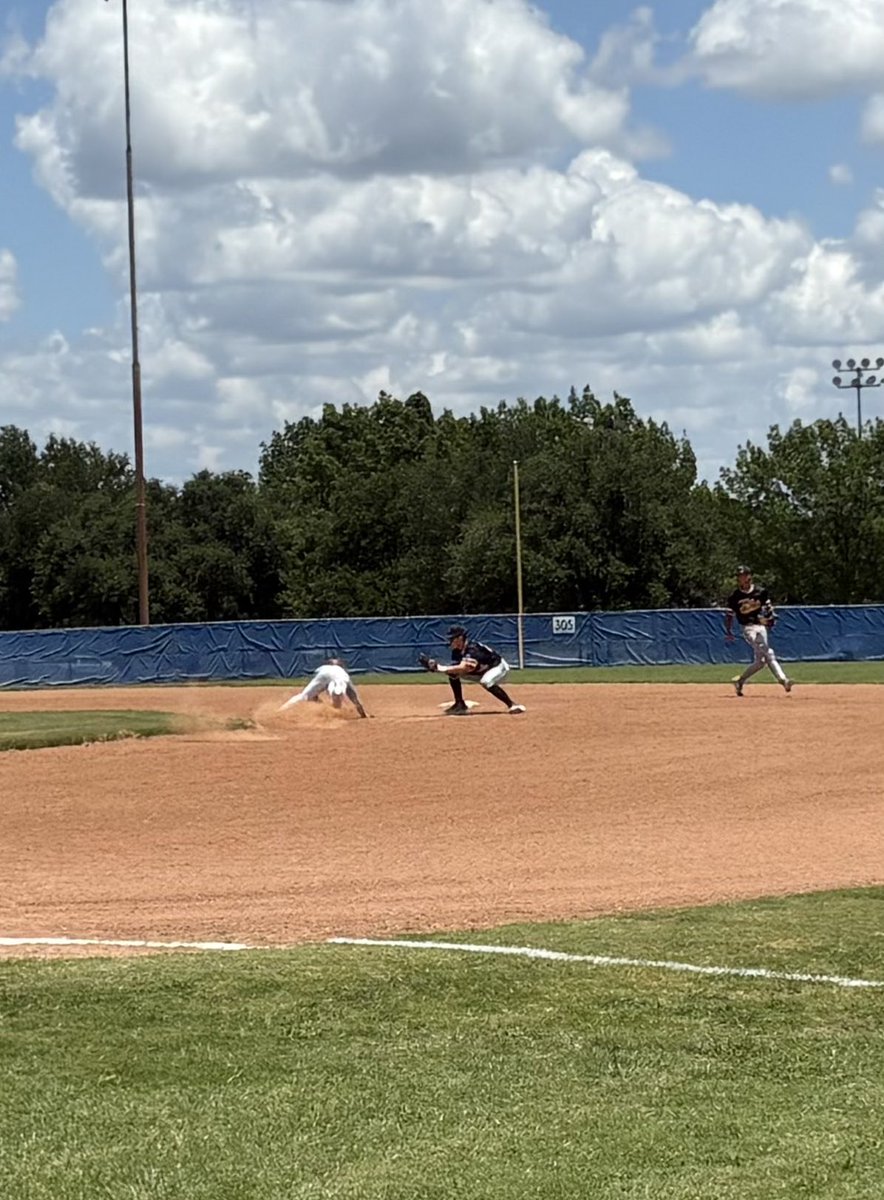 Coach Hurst tweet media