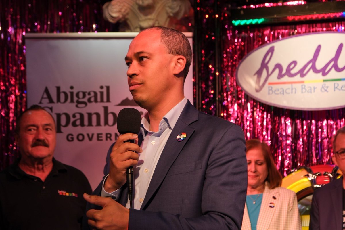Jay Jones (@jonesjay) on Twitter photo đArlington
Ten years after same sex marriage was legalized, I was honored to close out Pride Month with Arlingtonâs LGBTQ community and @adamebbin @donbeyerVA <a href="/SpanbergerForVA/">Abigail Spanberger</a> <a href="/SenatorHashmi/">Senator Hashmi</a>! đArlington
Ten years after same sex marriage was legalized, I was honored to close out Pride Month with Arlingtonâs LGBTQ community and @adamebbin @donbeyerVA <a href="/SpanbergerForVA/">Abigail Spanberger</a> <a href="/SenatorHashmi/">Senator Hashmi</a>!