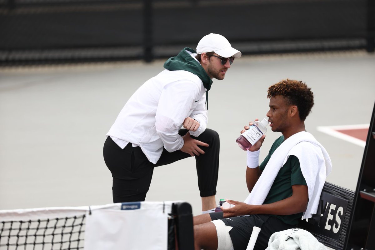 Parsa_Nemati's tweet image. #FatherAndSonDoubleBomb 💣🔥
After 3 seasons as the assistant coach at his alma mater @BallStateMTNS, Gene Orlando will be the new head coach. Previously was @MSU_MTennis HC for 31 seasons.
After 1 season as a MSU asst. coach, son Vince is the new @OleMissMTennis asst. coach.