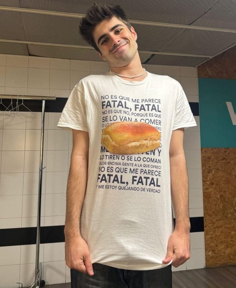 aaaaa que también se cumple un año de esta foto :_) TAN cuqui 🤲🏼🫀