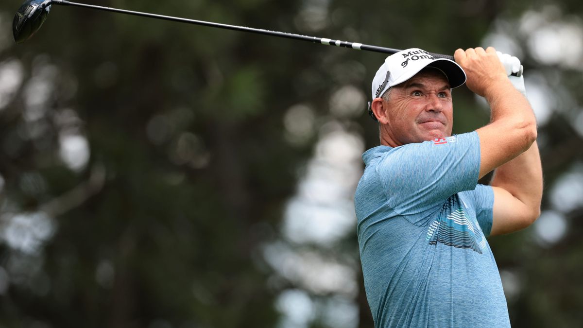 Padraig Harrington, Stewart Cink beat weather delay, tie for lead at 2025 U.S. Senior Open golfweek.usatoday.com/story/sports/g…