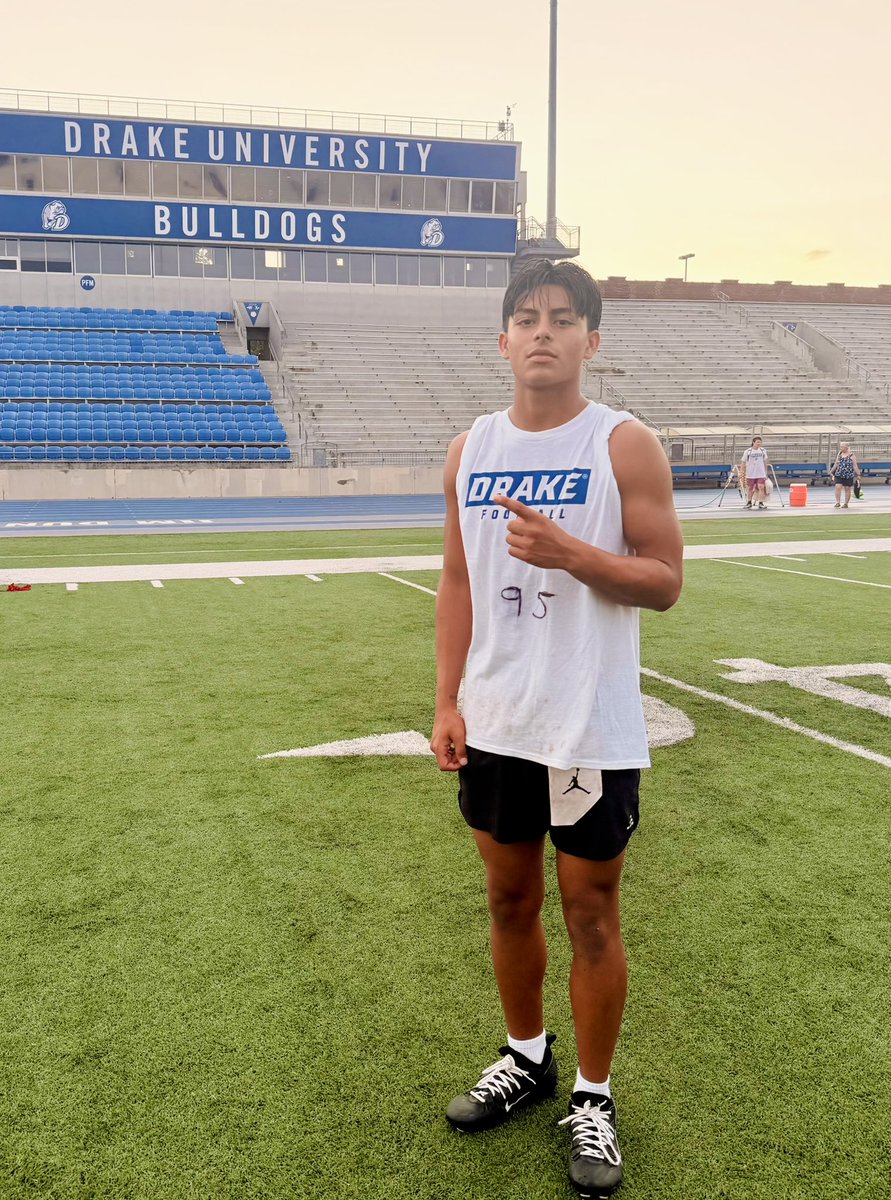 rocky_qb9's tweet image. Had a great camp with @DrakeBulldogsFB !! Thank you for having me out! @Coach_VasquezAJ @CoachKyleKempt   Timed at a 4.6 40yard dash, and got second fasted in the fastest in camp challenge as a QB! Looking forward to working again. @HolyCrossofSAFB @TXPSMedia @TXRecruits…