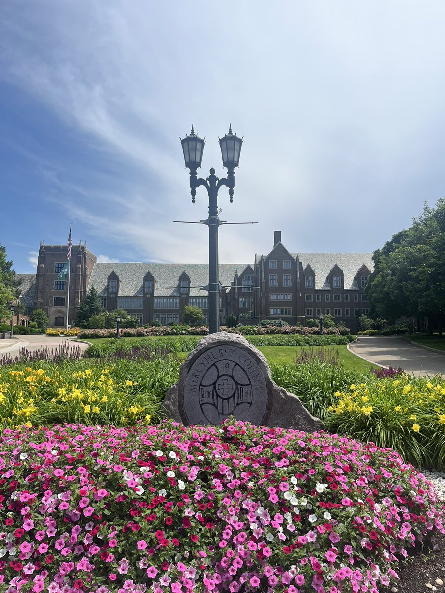 I had a great time yesterday at the Gem City Showcase camp at Mercyhurst! Thank you to all the coaches I spoke with and got instruction from! Gearing up for Aunt Rosie’s 16u this weekend! #mercyhurst #softball #2026recruit <a href="/HurstAthletics/">Mercyhurst Lakers</a> <a href="/NCAASoftball/">NCAA Softball</a>