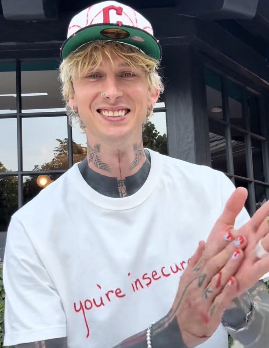 When <a href="/machinegunkelly/">mgk</a> claps back, it literally makes me want to ACT UP. Like the king has spoken, let me kick down a door and stone cold stun someone.