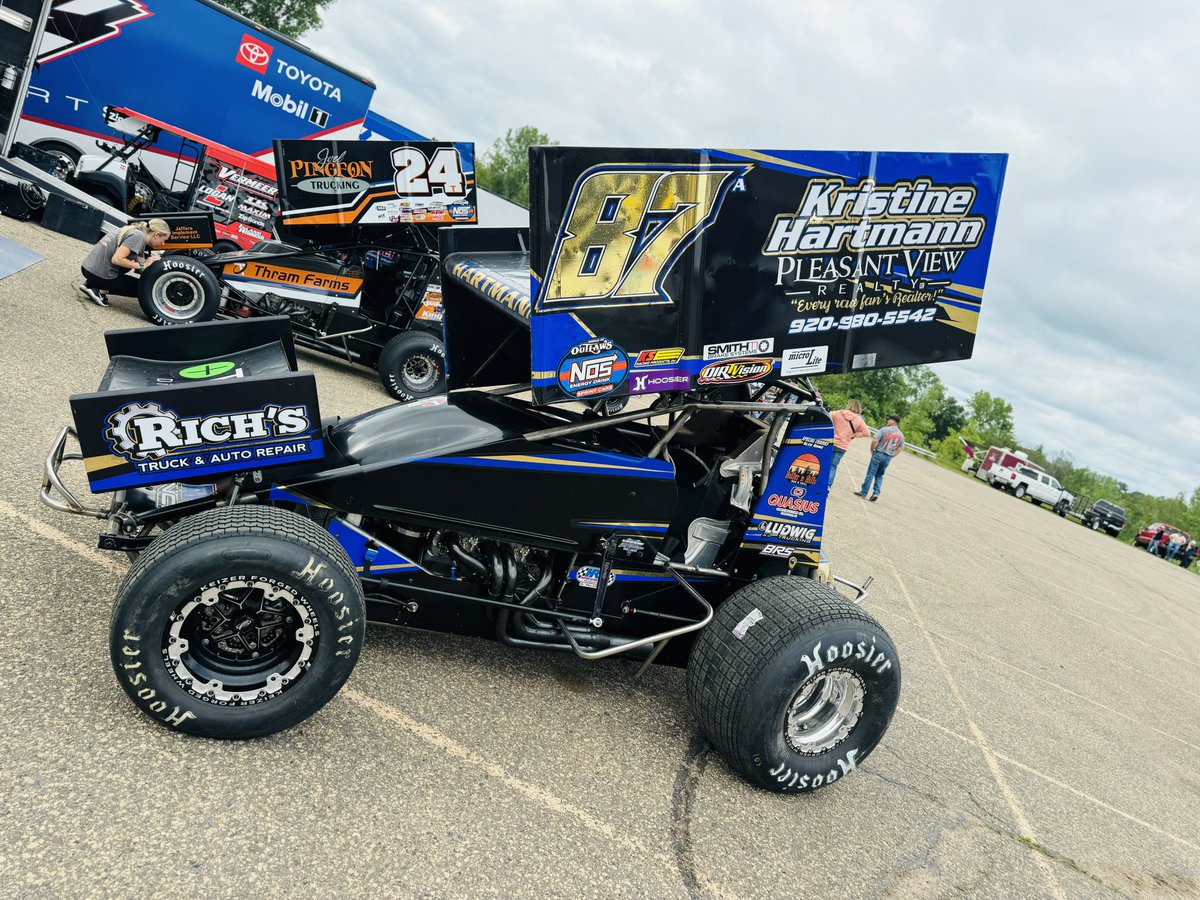 WorldofOutlaws's tweet photo. More cars unloaded at @RaceCedarLake!
#25 @CorbetJy
#55A Brandon Allen
#87A Austin Hartmann https://t.co/fKT9PEOsfN