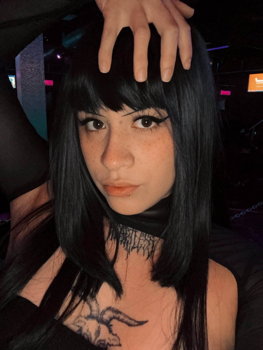 What it feels like when you don’t have someone bringing you down everyday. I swear I’m aging in reverse hehe 
Skin is clear. I’m eating good. I’m hydrated. I’m making it to all my appointments on time AND I’m planing my next trip for the end of the summer 🏝️