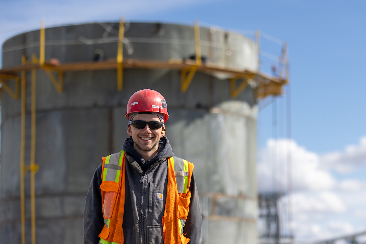 boilermakernews's tweet image. 👷♂️ Local 242 #Boilermaker Apprentice Nez Ogle is learning on the job - while he's earning, building a battery materials plant in Moses Lake, Washington. Check out our video: youtube.com/watch?v=0snCbb…