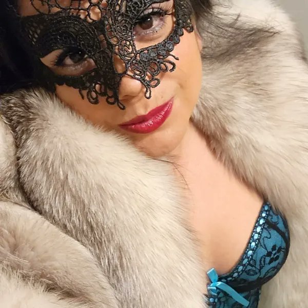 Come visit Throne and send me gifts you'd like me to use in our new playroom! All gifts will be rewarded with something special. 
onlyfans.com/minadevereaux
linktr.ee/minadevereaux
cash.app/$MinaDevereaux throne.com/mina_devereaux…