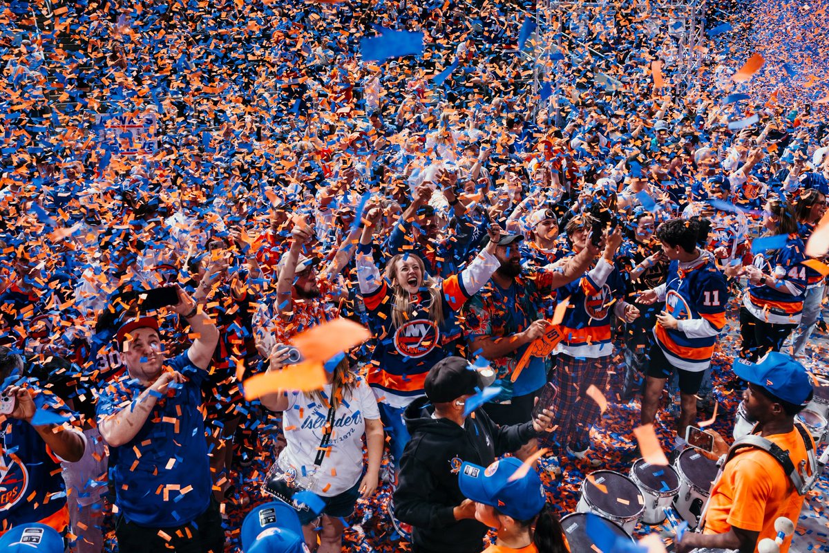 The moment the @nyislanders made their #1 pick at tonight’s Draft Party. 

#IslesNation is celebrating at Belmont Park tonight!