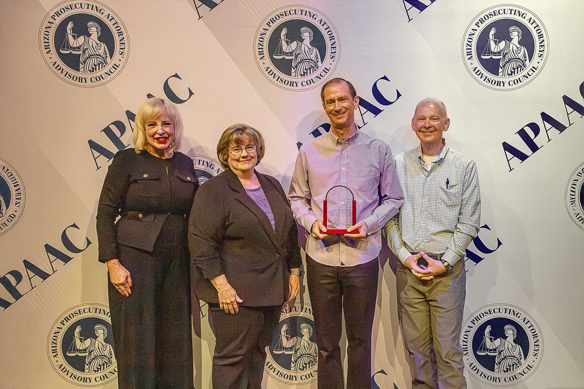 Rachel1Mitchell's tweet image. This week at Arizona Prosecuting Attorneys Advisory Council (APAAC)- @marcoattorney prosecutor Jenny Carper was named felony prosecutor of the year. A tremendous honor!
Also- Special Assistant Ken Vick was awarded a special lifetime achievement award. We are so grateful for the…