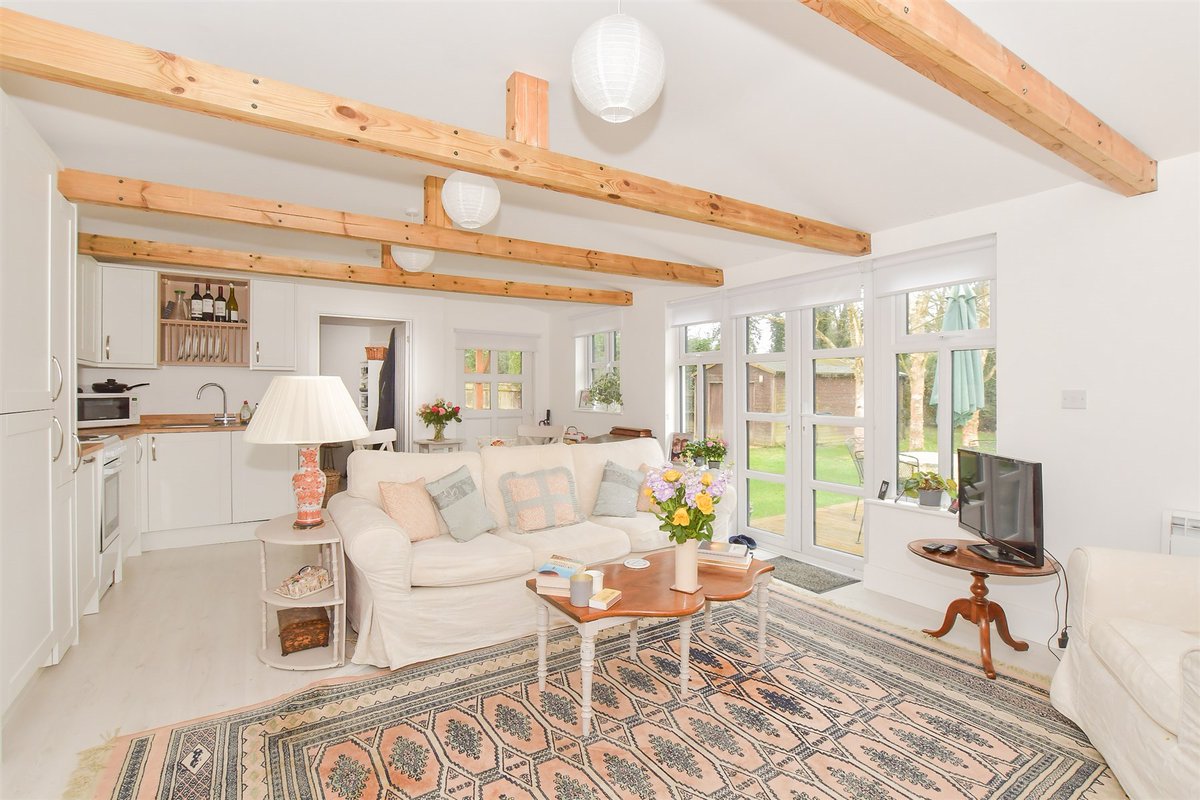 🏡 5 Bedrooms | Copthorne, West Sussex

Two properties being sold - The main residence is a stunning, secluded, detached character home.

Additionally you have a separate two-bedroom "Garden House" cottage with own entrance driveway, garden and garage.

👉 birdeye.cx/2lj973