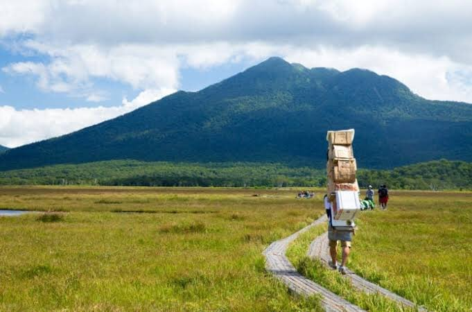 Okami13_'s tweet photo. Did you know that Porters from Death Stranding are actually based on a real profession?

'Bokka' or step-cargo porters carry over 100kg of packages up and down harsh Japanese mountain trails where vehicles can't go.

Some European countries like Slovakia also have them to this day.