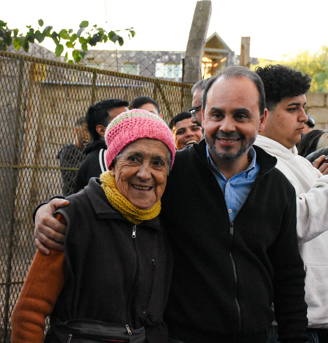 💧 Villa Las Cañitas ya tiene agua potable.

Después de más de 40 años, las familias de este barrio de la zona sureste pueden abrir la canilla y acceder a un derecho esencial: agua segura y de calidad 🚰