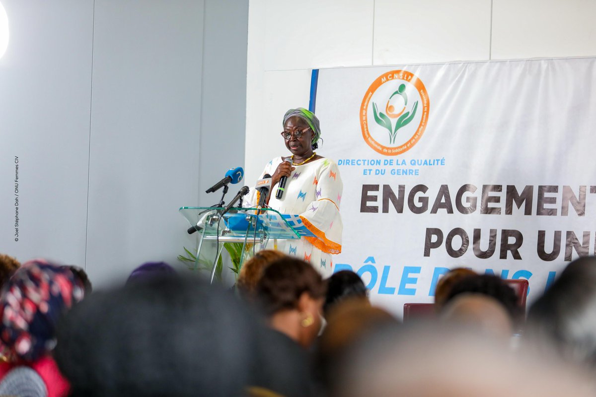 onufemmesCIV's tweet image. #ÉlectionsApaiséesCI
Des femmes leaders ivoiriennes, sous l’égide du MCNSLP @solidarite2021 et avec le soutien de @onufemmesCIV, signent une charte pour la paix, la médiation et la cohésion nationale.
Un geste fort pour une Côte d’Ivoire unie.
#LeadershipFéminin #CIV202