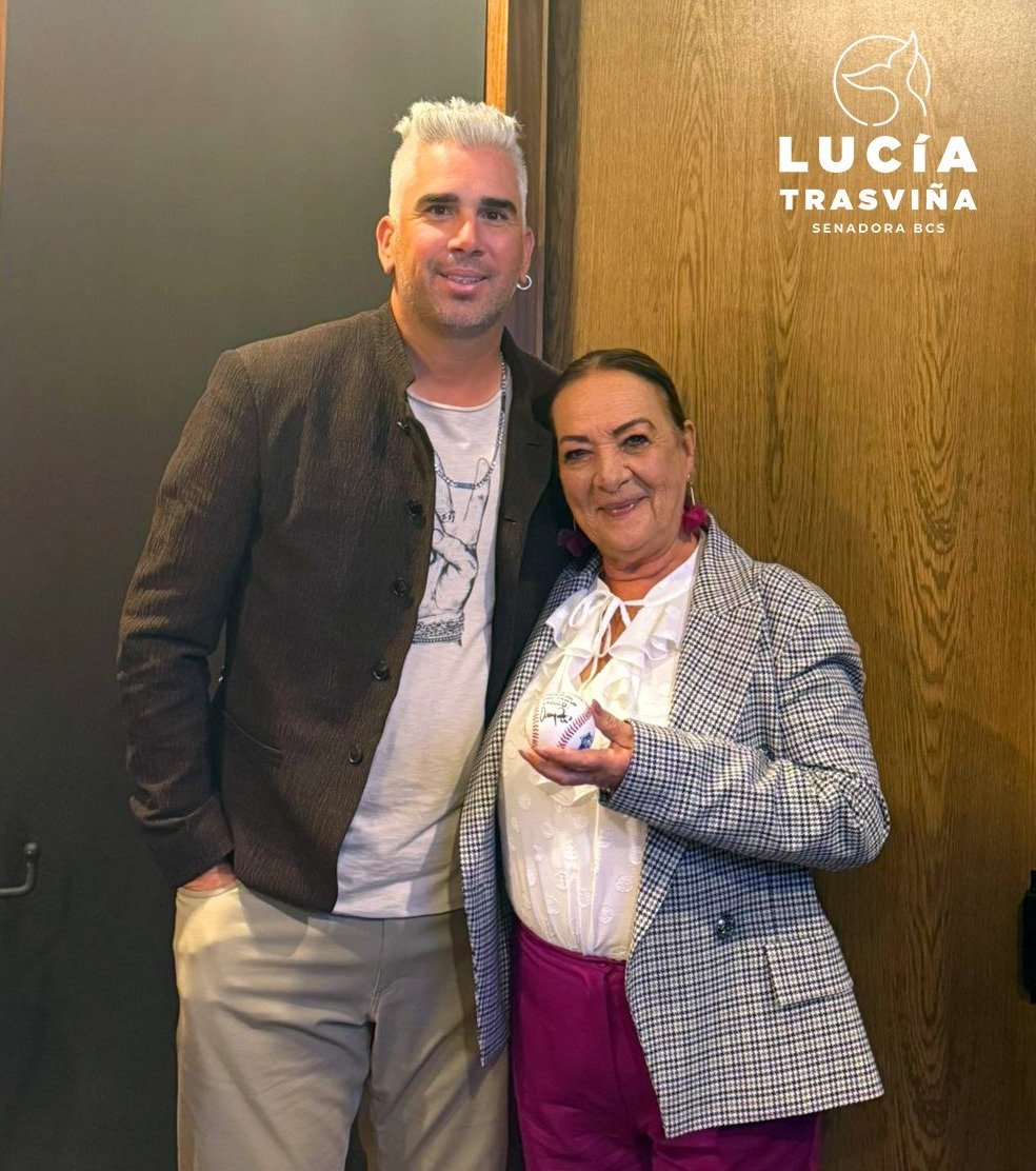 Lucia Trasviña Waldenrath (@luciatraswbcs) on Twitter photo #HomeRun
🇲🇽⚾️Junto a mi compañero y amigo Senador <a href="/AlfonsoCepedaMx/">Alfonso Cepeda Salas</a> nos reunimos con el Lic. <a href="/HectorAntonioMX/">Héctor García Antonio</a> y con dos grandes deportistas mexicanos, los peloteros #VinnyCastilla y #OliverPérez, dos estrellas del béisbol que han puesto en alto el nombre de nuestro país. #HomeRun
🇲🇽⚾️Junto a mi compañero y amigo Senador <a href="/AlfonsoCepedaMx/">Alfonso Cepeda Salas</a> nos reunimos con el Lic. <a href="/HectorAntonioMX/">Héctor García Antonio</a> y con dos grandes deportistas mexicanos, los peloteros #VinnyCastilla y #OliverPérez, dos estrellas del béisbol que han puesto en alto el nombre de nuestro país.