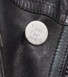 prior_parker's tweet photo. mattys pins!
"fund the north"
"love is not cringe"
"call your parents" https://t.co/SKmP2b4Tcy