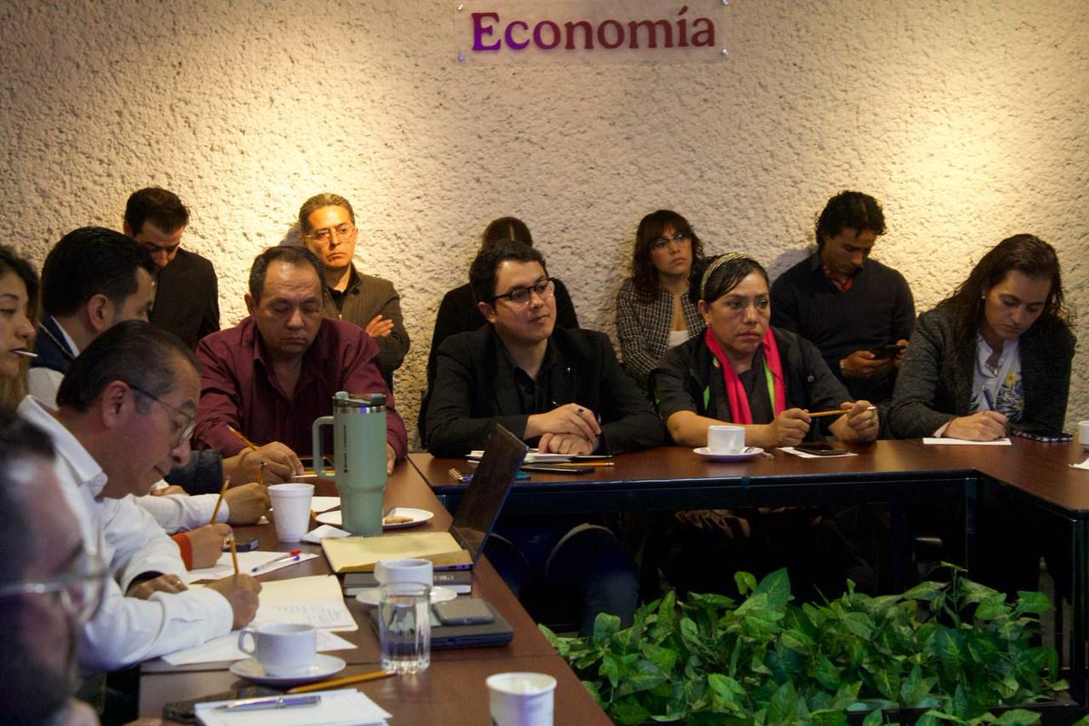Autoridad del Centro Histórico (@ach_cdmx) on Twitter photo Nuestro coordinador <a href="/carlos_c_godoy/">Carlos Cervantes Godoy</a> atendió una reunión con empresarios del Centro Histórico.
En coordinación con la <a href="/SE_mx/">Economía México</a> se les invitó a sumarse a la iniciativa de "HECHO EN MEXICO" la cuál, promueve productos fabricados en nuestra país, buscando fortalecer la industria Nuestro coordinador <a href="/carlos_c_godoy/">Carlos Cervantes Godoy</a> atendió una reunión con empresarios del Centro Histórico.
En coordinación con la <a href="/SE_mx/">Economía México</a> se les invitó a sumarse a la iniciativa de "HECHO EN MEXICO" la cuál, promueve productos fabricados en nuestra país, buscando fortalecer la industria
