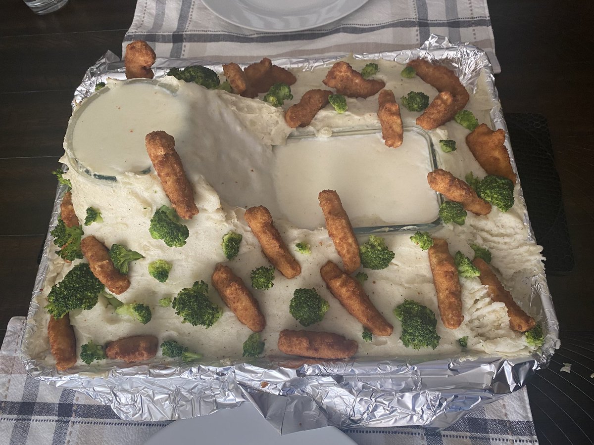 RachelVCott's tweet image. “I’ll make dinner Friday, honey”
The dinner:
*cue Jurassic Park theme