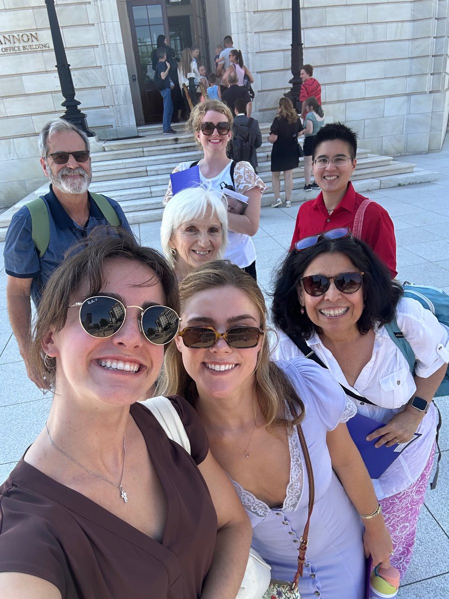 With much help, we successfully delivered blessed copies of Laudato Si' to all 145 Catholic Members of Congress! Watch the prayer service that preceded the deliveries, learn more about the event, and sign up for future actions here: catholicclimatecovenant.salsalabs.org/summeradvocacy… #EcoCatholic