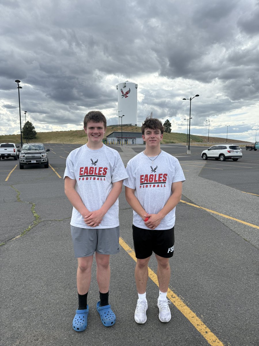 Jacob Simons (@jacobesimons1) on Twitter photo Great day at EWU Football Camp with my QB <a href="/ColeFowlerQB17/">Cole Fowler</a> Got great reps in all the drills, getting the furthest broad jump of the day. Thank you to all the coaches for the opportunity.
#AGTG
<a href="/CoachCBrink/">Casey Brink</a> <a href="/CoachWesNurse/">Wes Nurse</a> <a href="/CoachBestEWU/">Coach Aaron Best</a> <a href="/TFordFSP/">Tracy Ford</a> <a href="/CoachKralik/">Gavin Kralik</a> <a href="/skipsmith/">Skip Smith</a> Great day at EWU Football Camp with my QB <a href="/ColeFowlerQB17/">Cole Fowler</a> Got great reps in all the drills, getting the furthest broad jump of the day. Thank you to all the coaches for the opportunity.
#AGTG
<a href="/CoachCBrink/">Casey Brink</a> <a href="/CoachWesNurse/">Wes Nurse</a> <a href="/CoachBestEWU/">Coach Aaron Best</a> <a href="/TFordFSP/">Tracy Ford</a> <a href="/CoachKralik/">Gavin Kralik</a> <a href="/skipsmith/">Skip Smith</a>