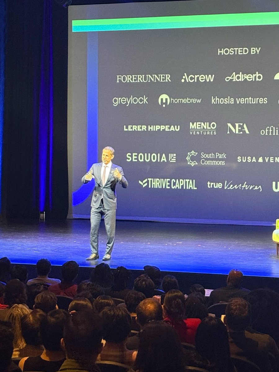 youngfonz's tweet image. Just hit Humans in the Loop 2025 at the Presidio Theatre, easily one of the best venues in SF.
Room was packed w/ builders, VCs & visionaries pushing consumer AI forward. Reid Hoffman & Mike Krieger brought 🔥. Alfred Lin dropped straight gems.
Real-time annotation, ethical…