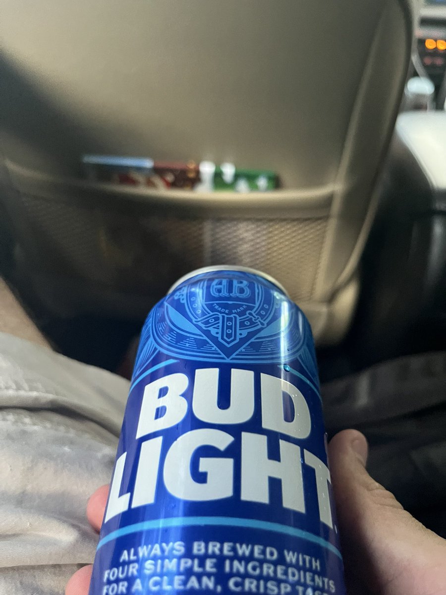 CrookedChippy's tweet photo. Bud light burps all the way to Hotlanta https://t.co/pd7TAwZu8O