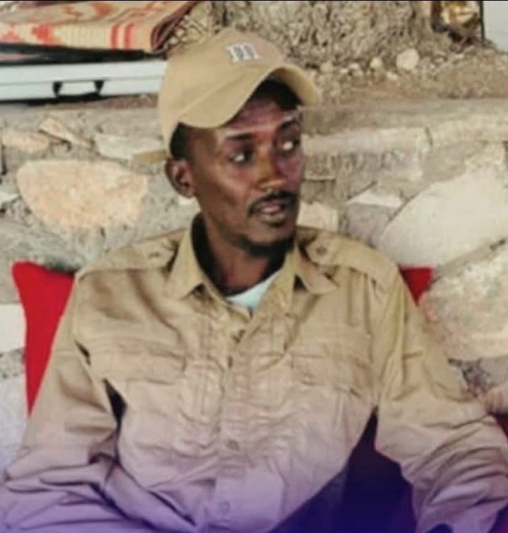 Update🚨

Kornayl Sibidhiqo oo Ciidan, Saanad iyo gadiid wata ayaa hada Ciidamada Qaranka Jamahuuriyadda Somaliland ku soo biiray. Kornaylku waa sandalada Warsangeli.

Kornayl kusoo dhawoow dawladada🫡