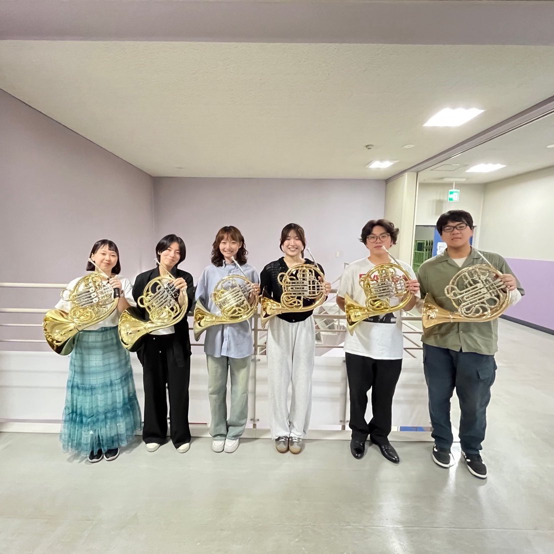 daion_horn's tweet photo. みなさんこんにちは✨️
2025年7月10日（木）ホルンアンサンブル前期発表会に向けて
いつも頑張っている1年生を紹介します！

いつも6人で仲良く元気に練習に励んでおります✊🏻
大学入学後、初の本番
精一杯頑張ります！✨️
ご来場お待ちしております📯🎶

ぜひお越しください!!❤️‍🔥 https://t.co/amXZtexcxL