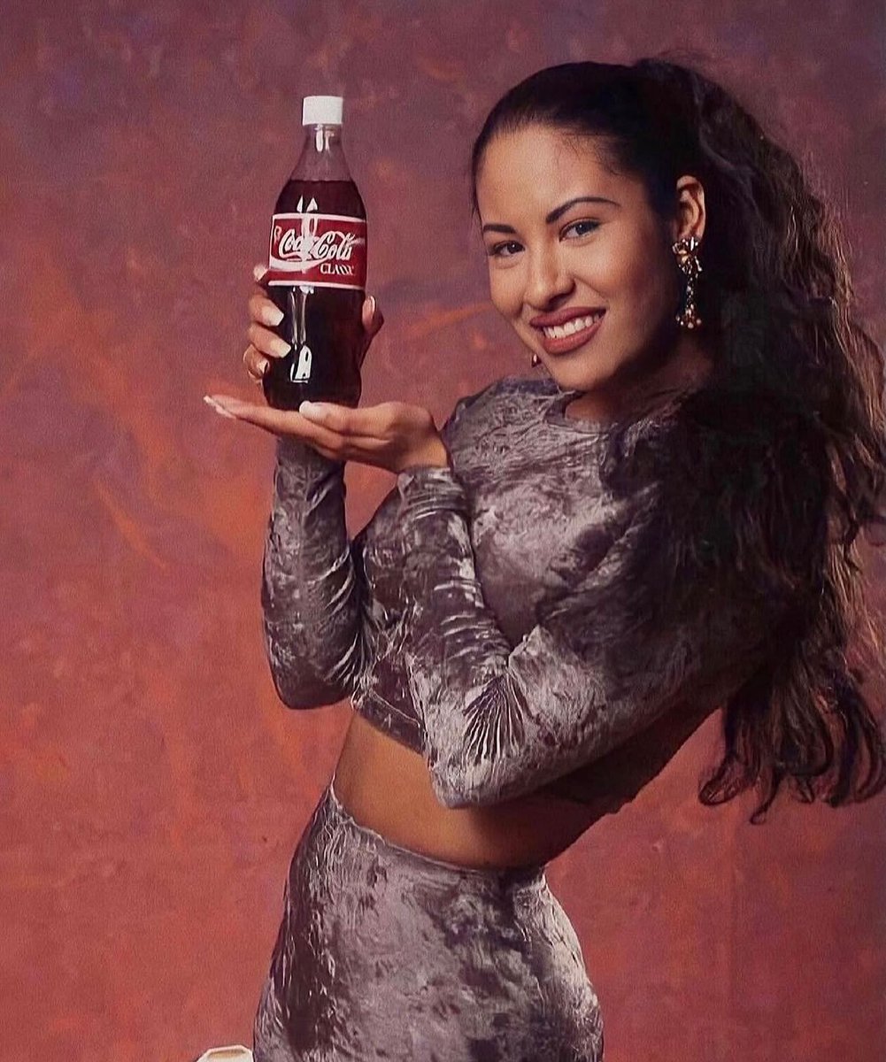 Fotos históricas que quizá no hayas visto antes parte #115

Abro hilo🧵

- Selena Quintanilla, fotografiada en 1994 para una campaña de Coca-Cola.