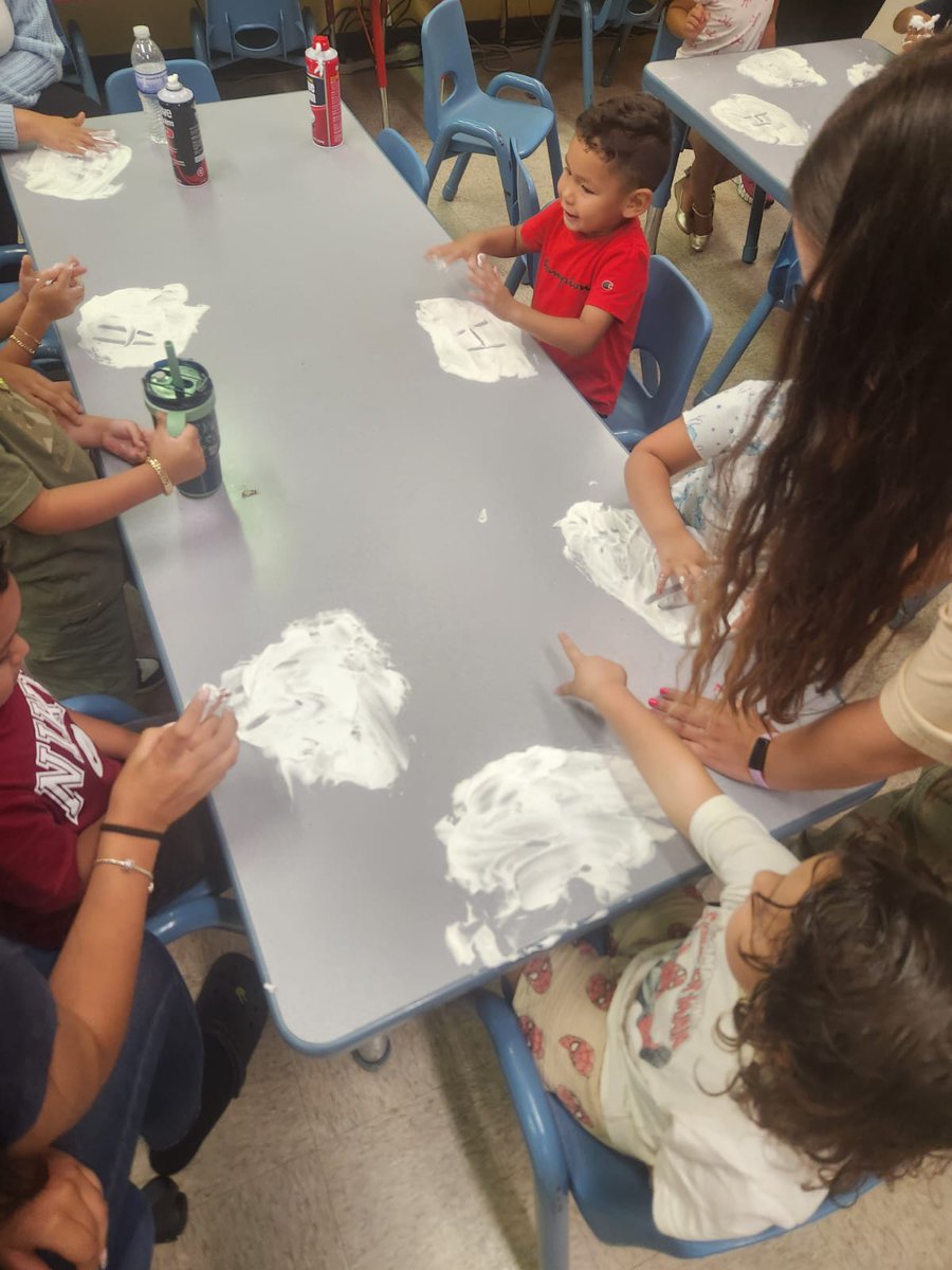 mdcpsmigrant's tweet image. Our Pre-K students at Redland Center are having fun learning how to identify and write the letters H &amp;amp; J, then enjoying a special treat, Jell-O!

M-DCPS Smart Start Summer Camp
#YourBestChoiceMDCPS
#Summer305
@SuptDotres
@MDCPSTitleI
@MDCPS