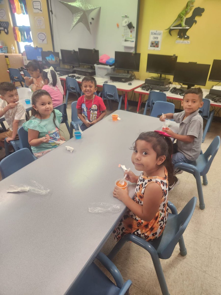 mdcpsmigrant's tweet image. Our Pre-K students at Redland Center are having fun learning how to identify and write the letters H &amp;amp; J, then enjoying a special treat, Jell-O!

M-DCPS Smart Start Summer Camp
#YourBestChoiceMDCPS
#Summer305
@SuptDotres
@MDCPSTitleI
@MDCPS