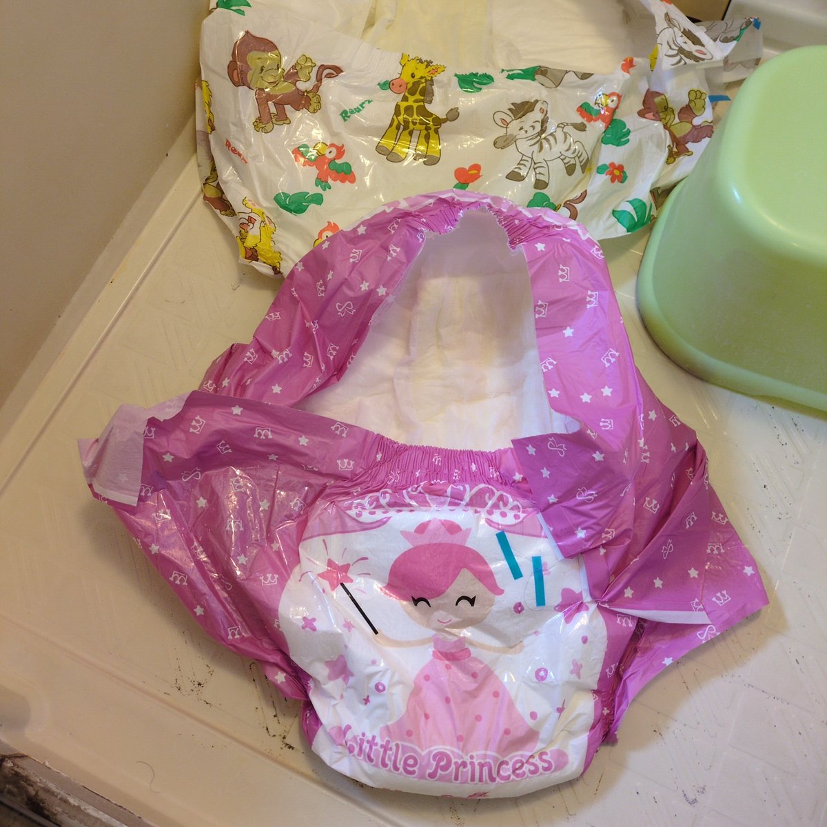 おはぐしょ〜！たーっぷりネンネして、たーっぷりオシッコでした～！さあ、休みだ休み！パチスロマギレコ行きます！あははは～😊