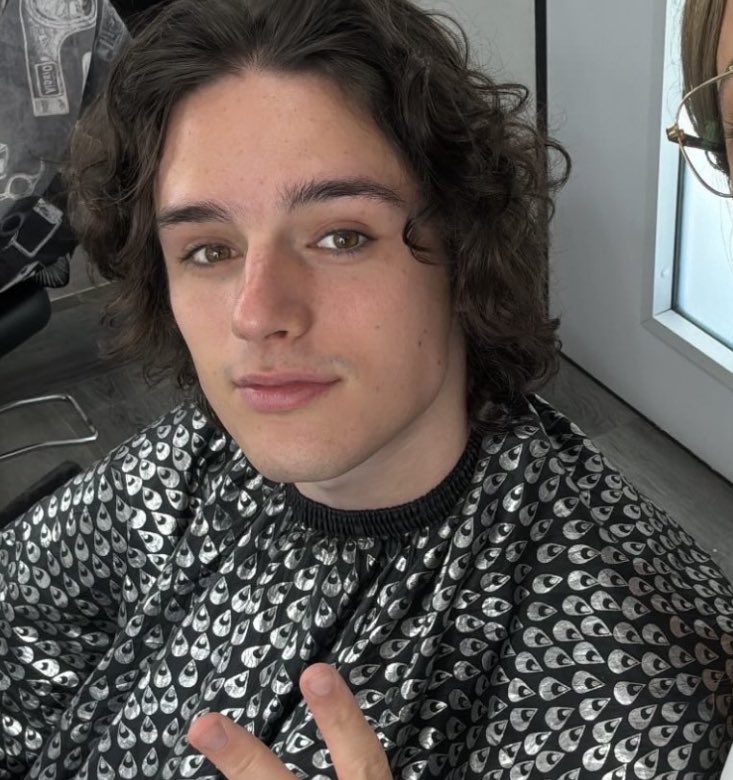 i’m so normal about his eyeliner…