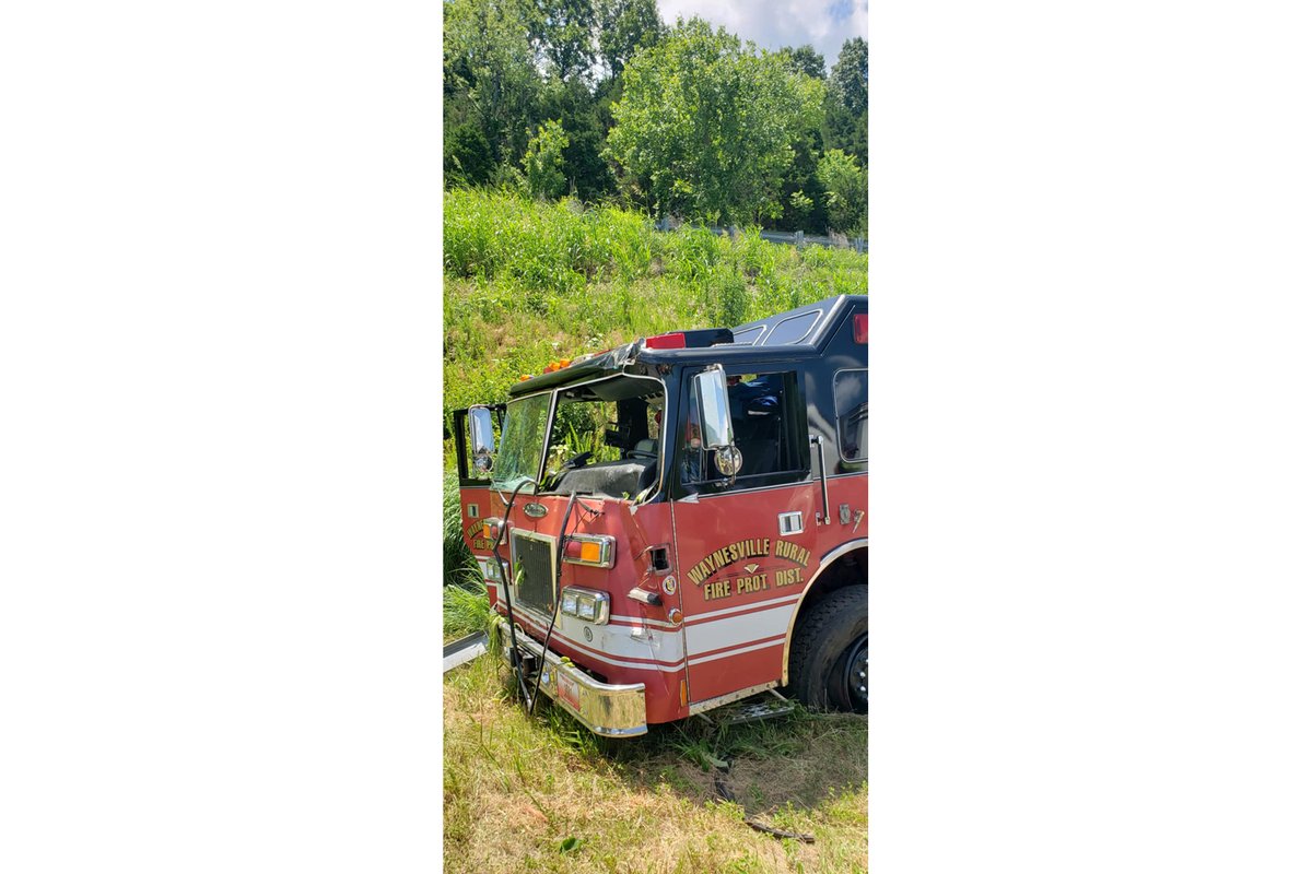 The heavy rescue exited the roadway and went up an embankment after the blowout where it struck an exit sign. ow.ly/zMHZ50WhKm0